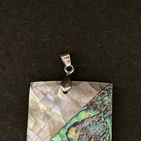 LUCITE ABALONE SHELL NECKLACE PENDANT - Picture 3 of 7